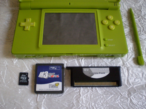 Nintendo lite купить прошитую. Nintendo DS Lite Lime Green. Нинтендо игровая консоль 2004 год раскладушка. Nintendo 2005. Нинтендо складная.